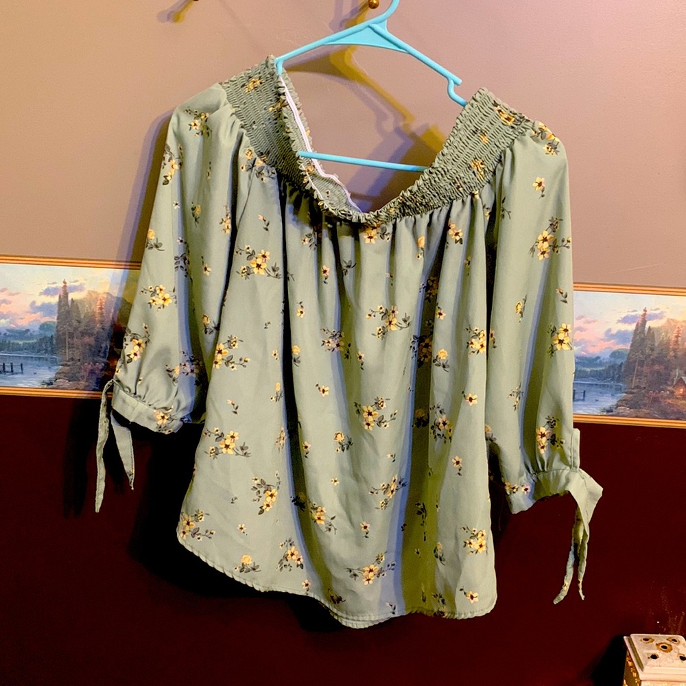 Rue21, Size Large, floral, off the shoulder shirt